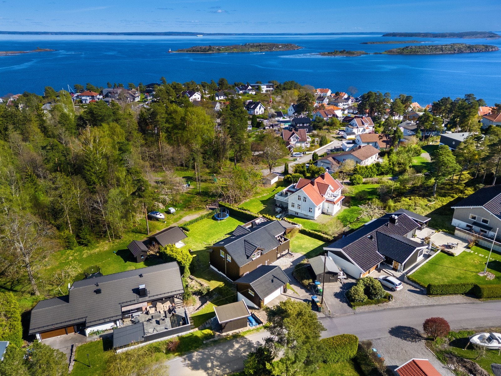 Med få minutter gange til sjø og strand Galleribilde