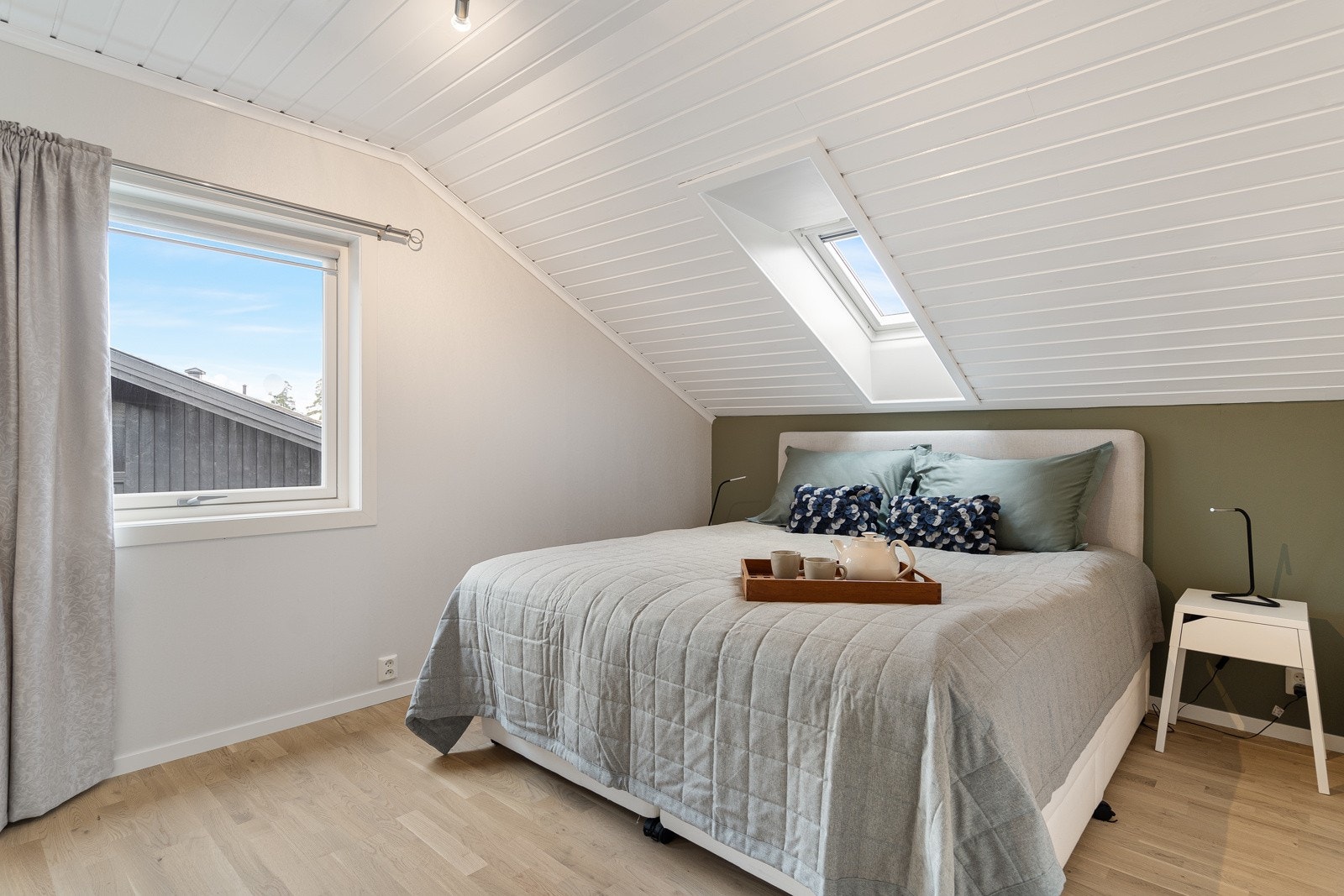 2 etg. har 2 soverom, walk in garderobe og bad Galleribilde