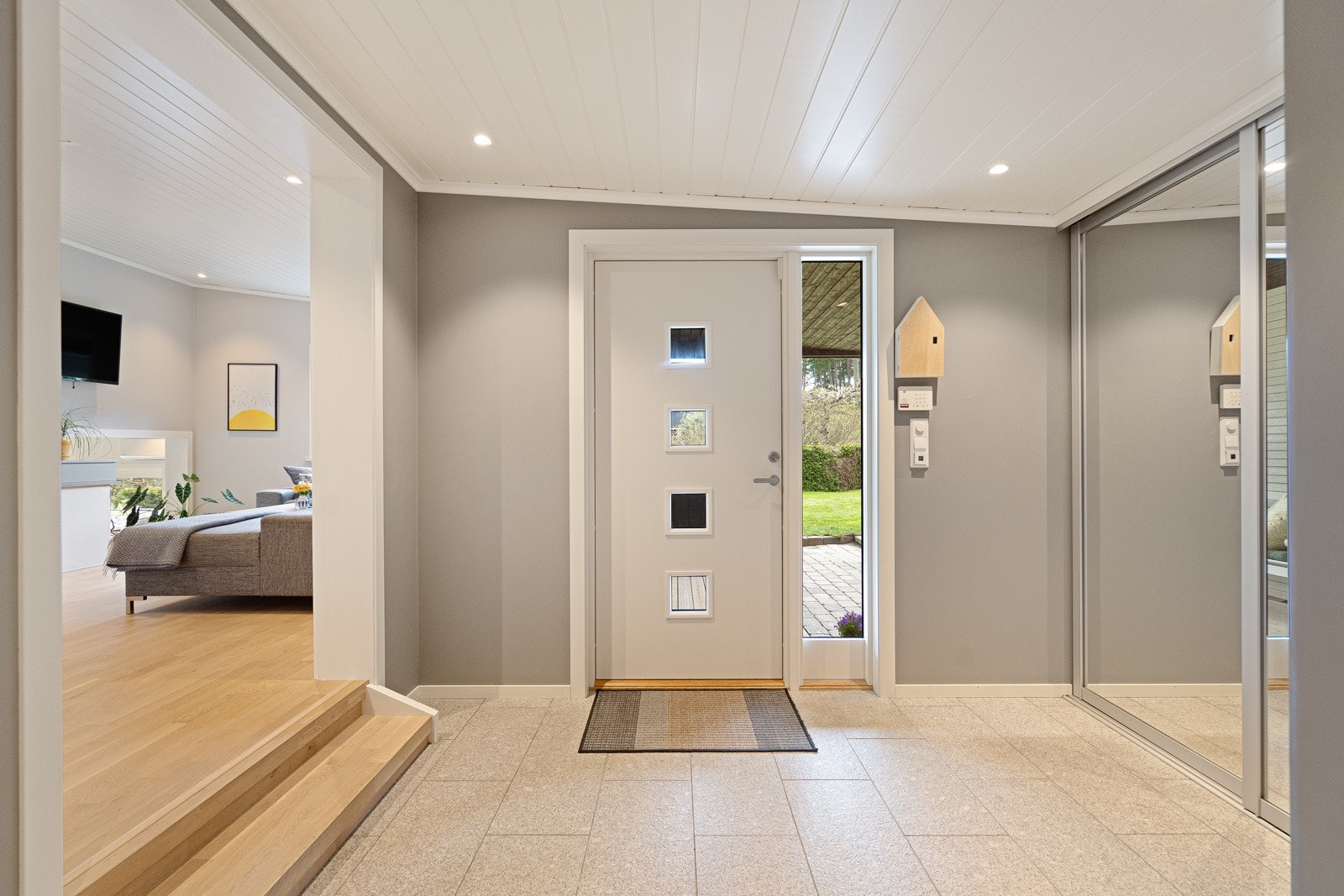 Velkommen inn - Stor og romslig hall Galleribilde