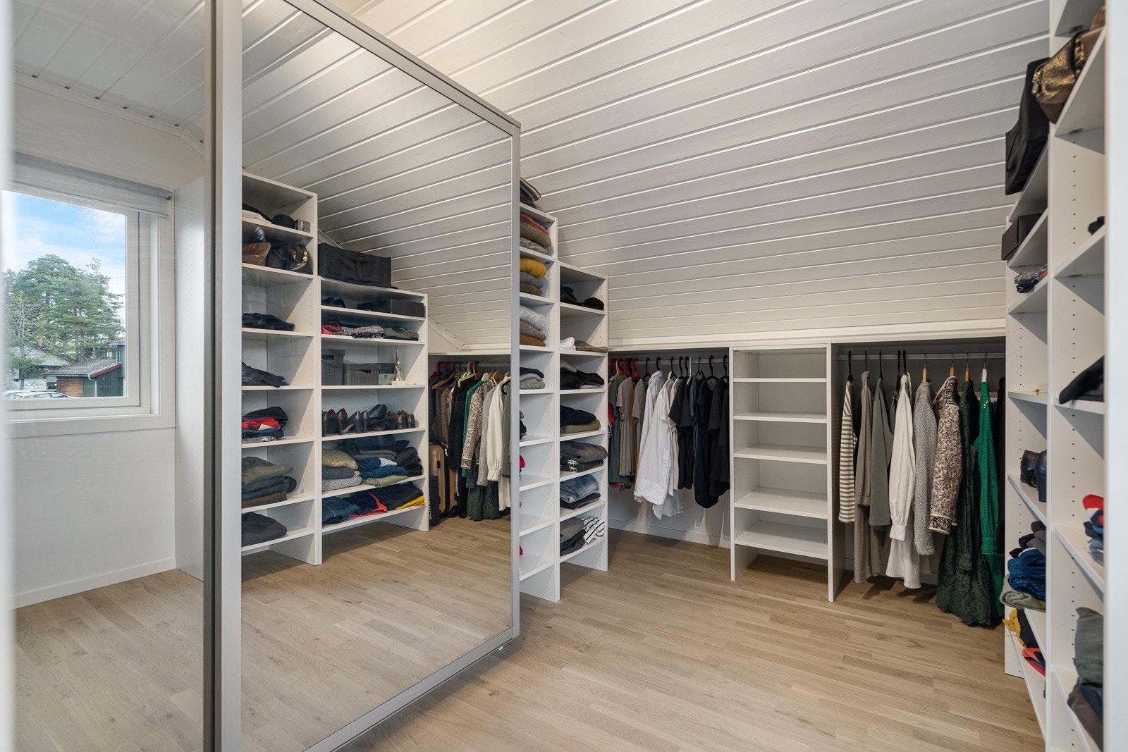 Walk in garderobe Galleribilde