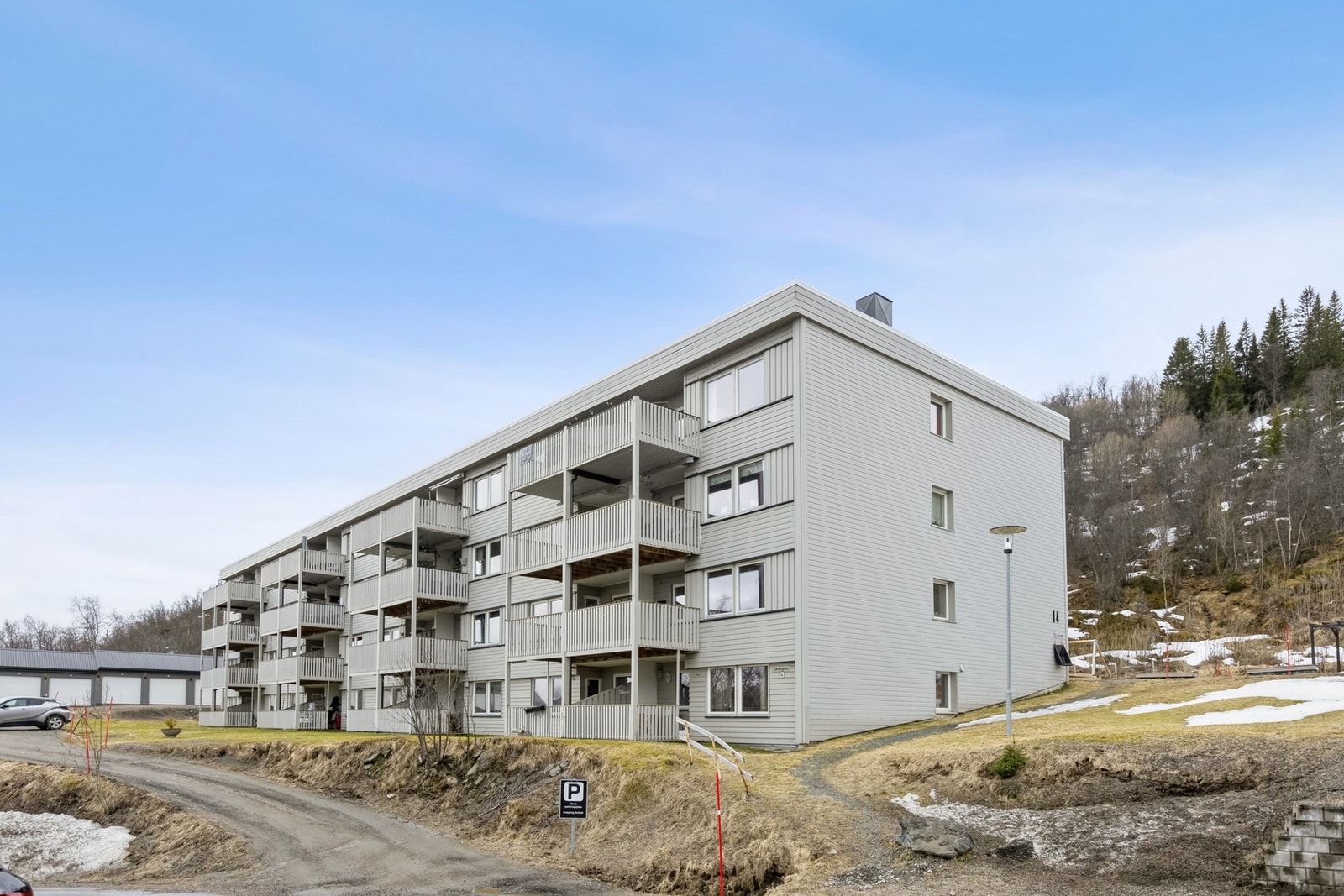 Fasade og uteområde. Galleribilde