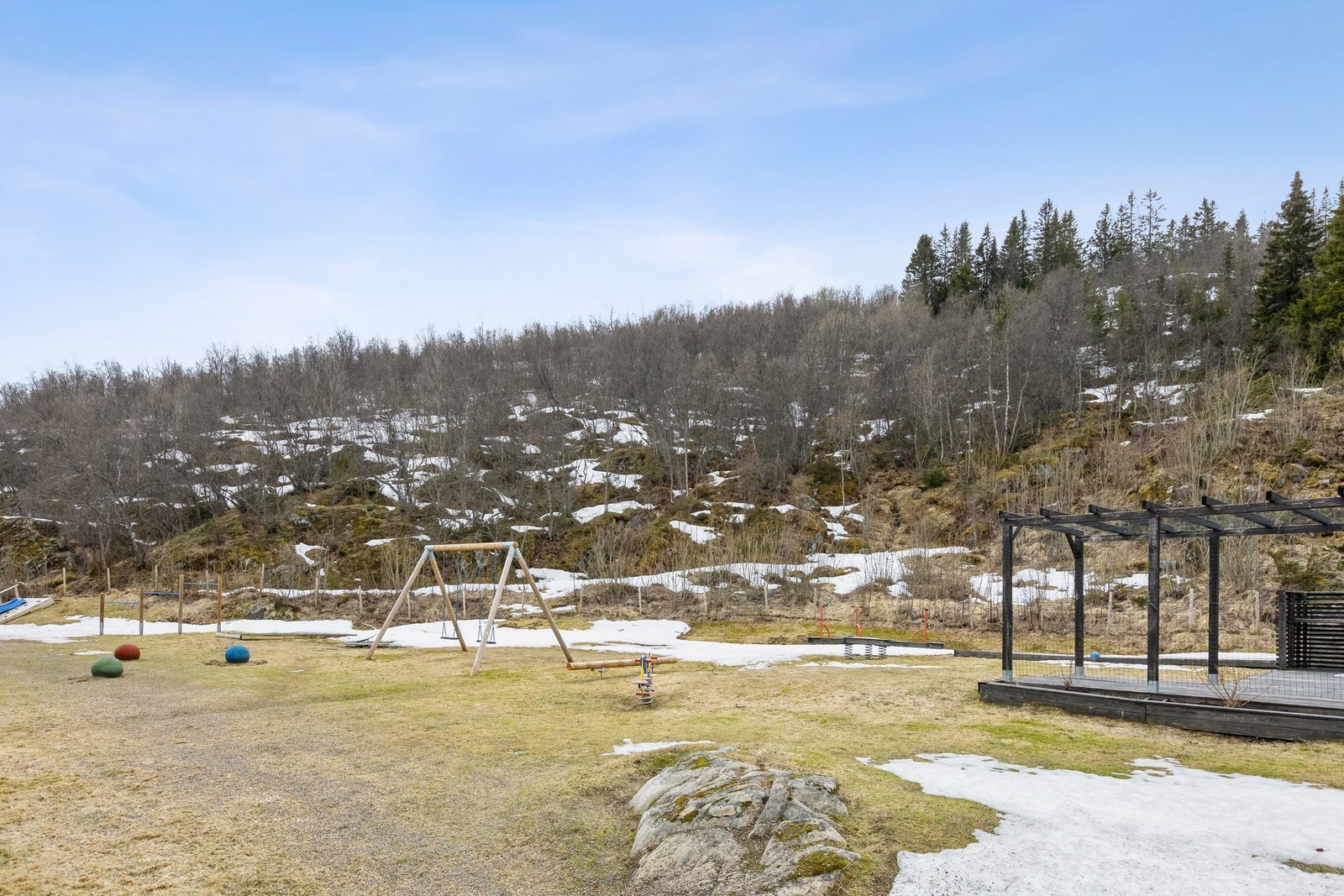 Lekeplass i borettslaget. Fellesområde. Galleribilde