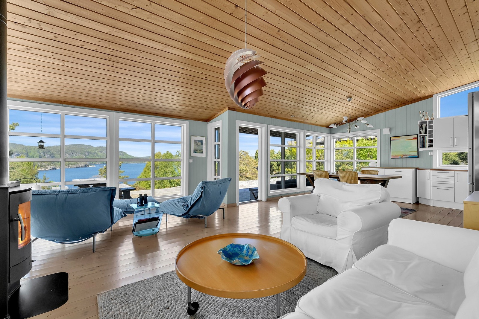 Denne flotte hytta fra 2007 ligger på en solrik tomt! Galleribilde