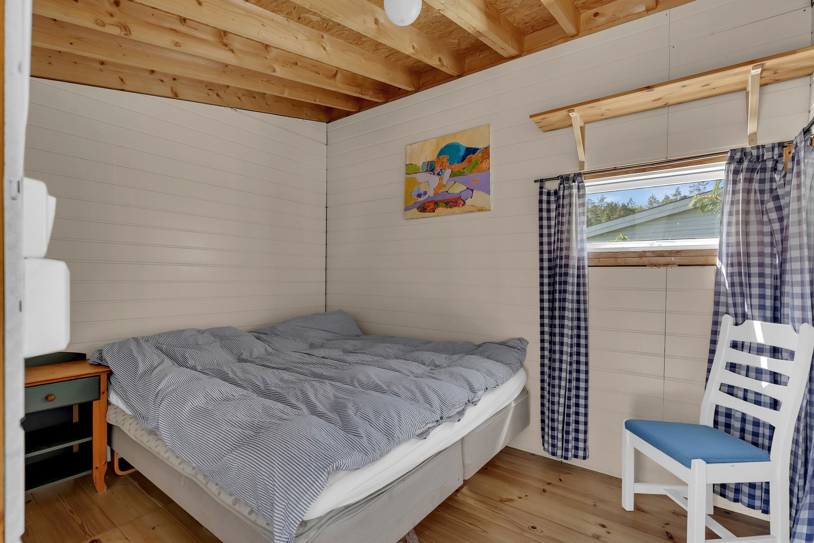 Boden har et bruksareal på 12 m² og består av to separate rom. Galleribilde