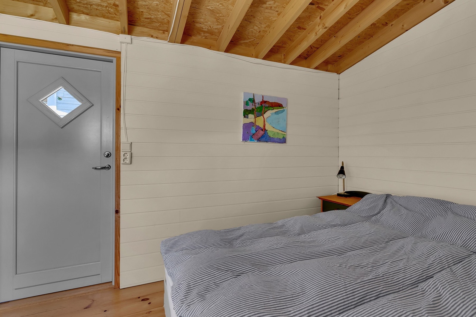 Den gir god plass til lagring og er praktisk utformet med materialer tilpasset formålet. Galleribilde