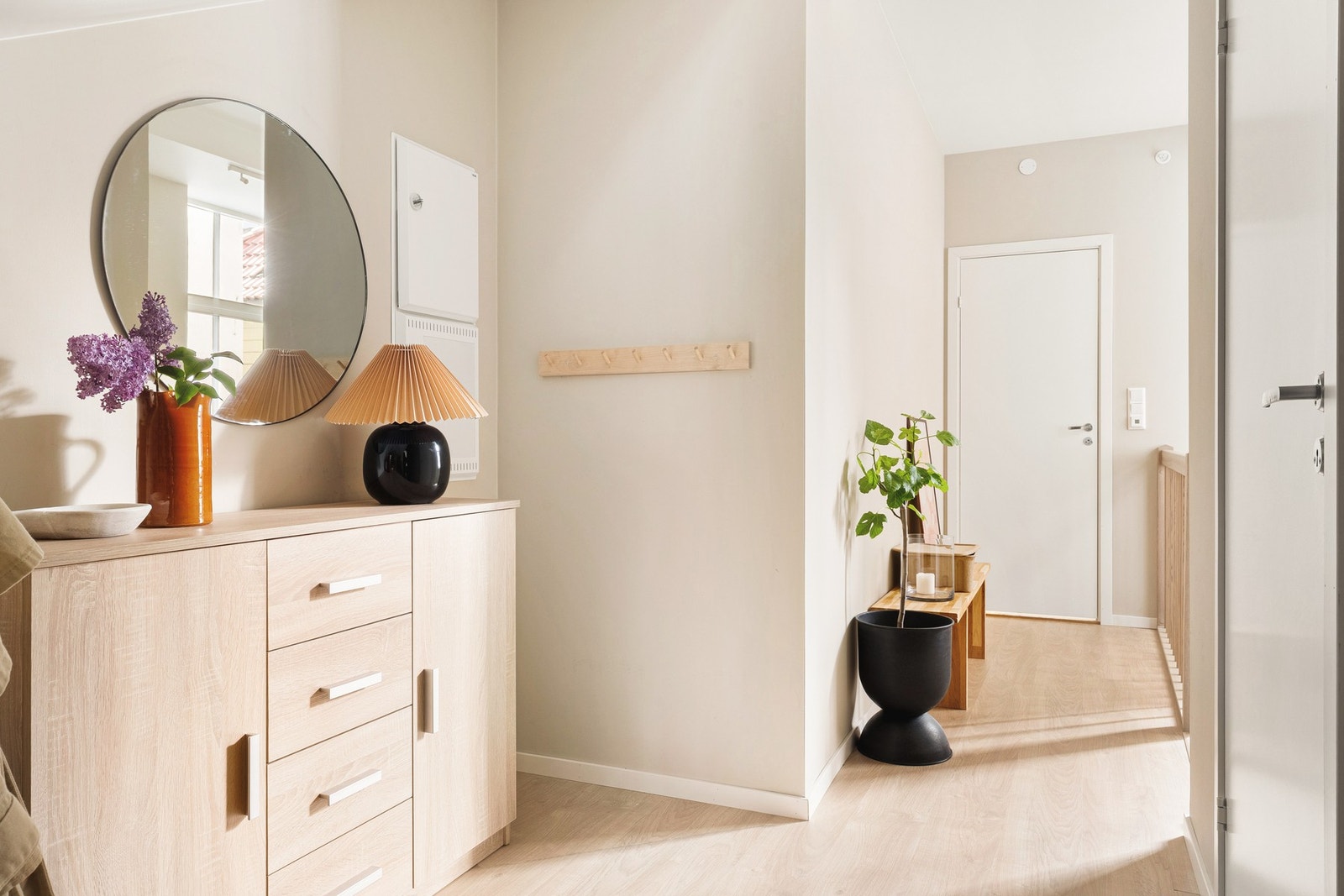 Leiligheten ble totalrenovert i 2021 med blant annet nytt kjøkken, bad og alle overflater. Galleribilde