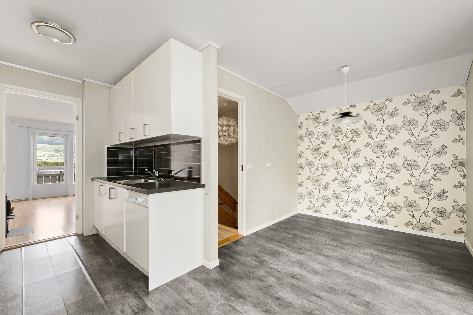 Det er også spiseplass på kjøkkenet. Galleribilde