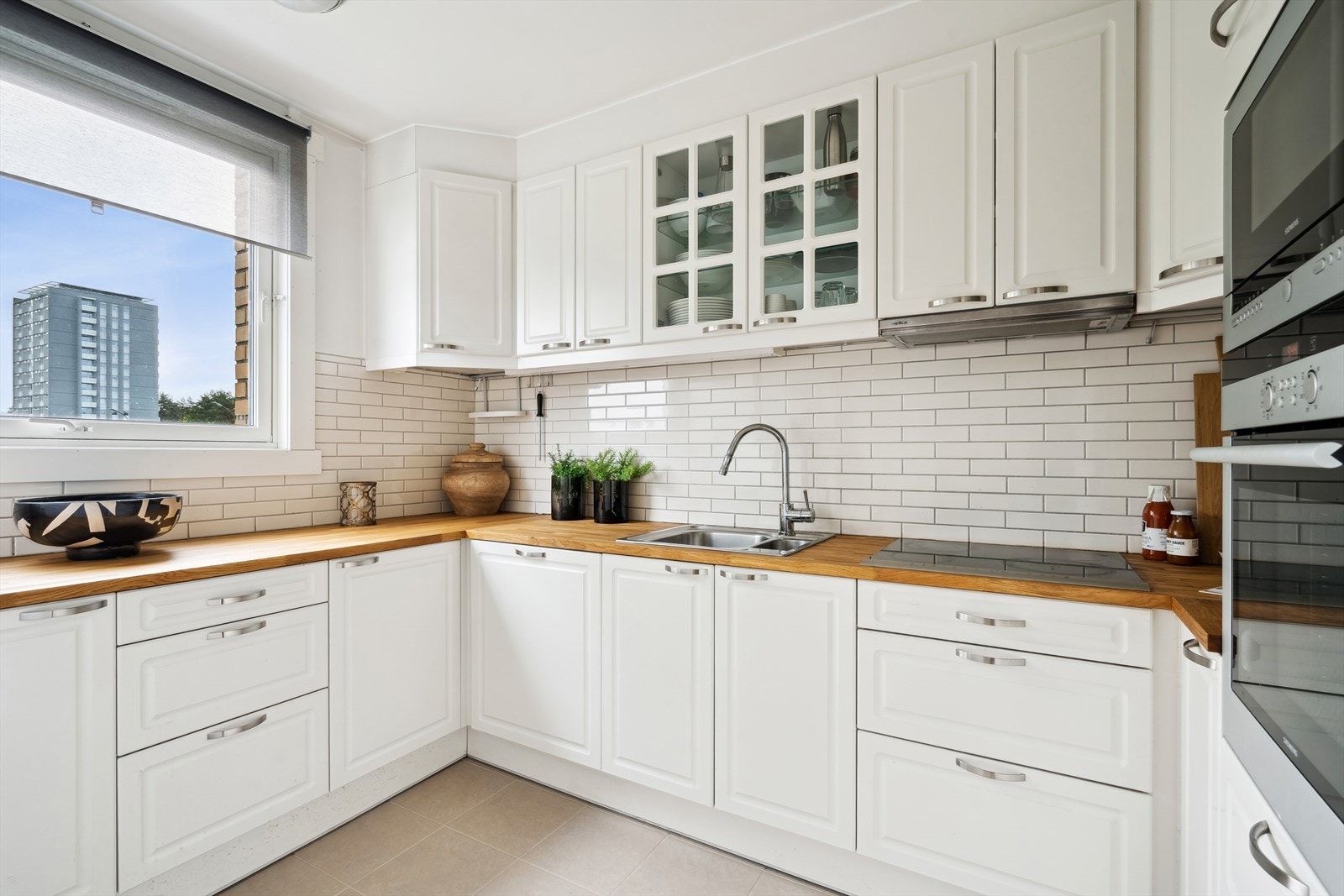 Lekkert og sjarmerende HTH-kjøkken med tidløse fronter. Galleribilde