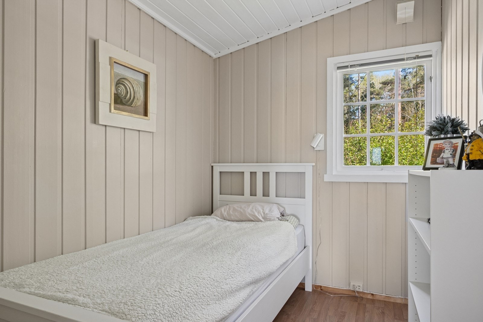 Det andre soverommet er noe mindre, perfekt som gjesterom. Galleribilde