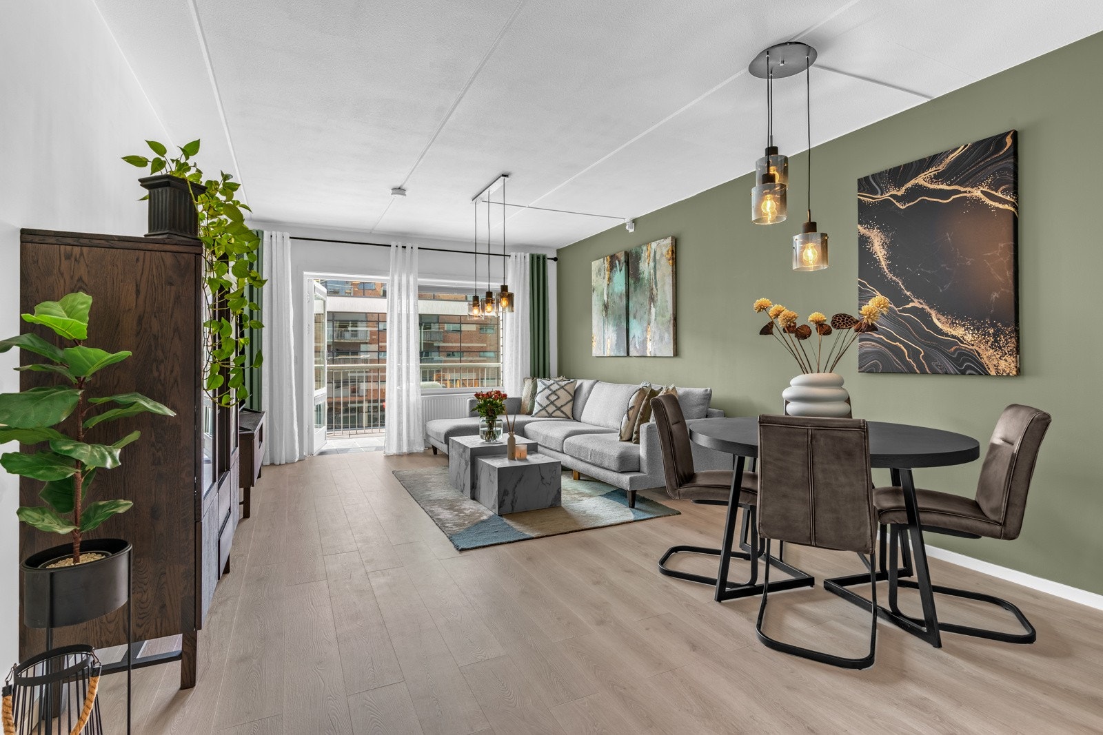 Romslig og innbydende 2-roms m. vestvendt balkong beliggende i 3. etg | Heis | IN-ordning Galleribilde