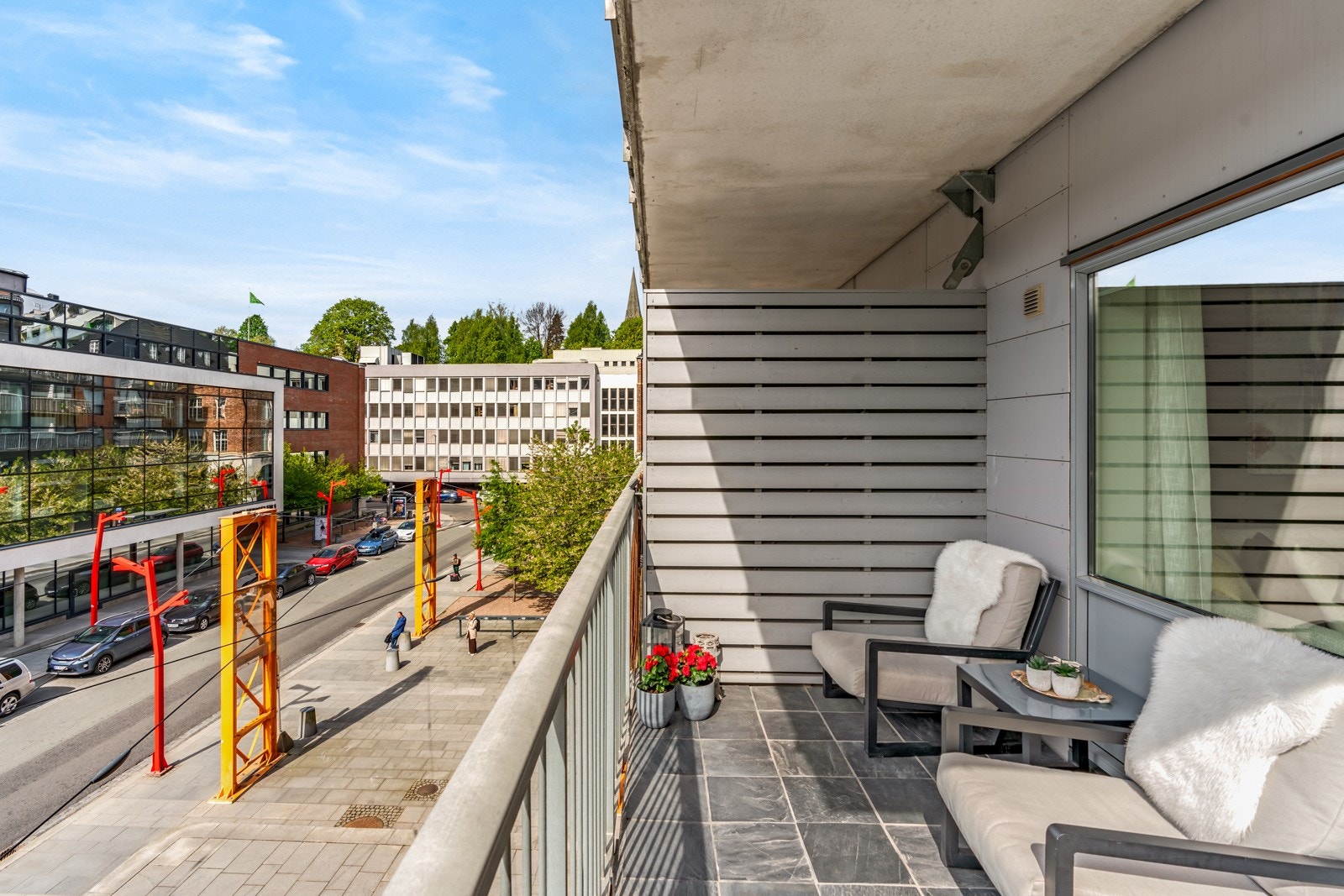 Balkongen er på ca. 7,5 kvm. Galleribilde