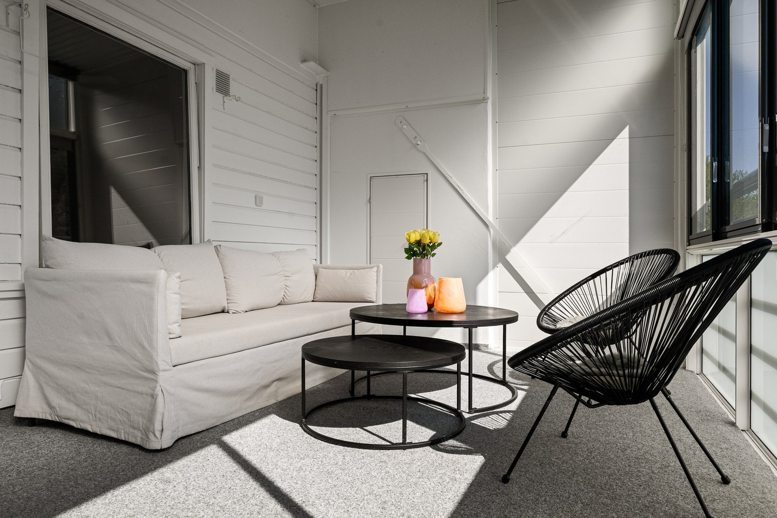 I 2023 ble det montert innvendig solskjerming i den innglassede balkongen. Galleribilde