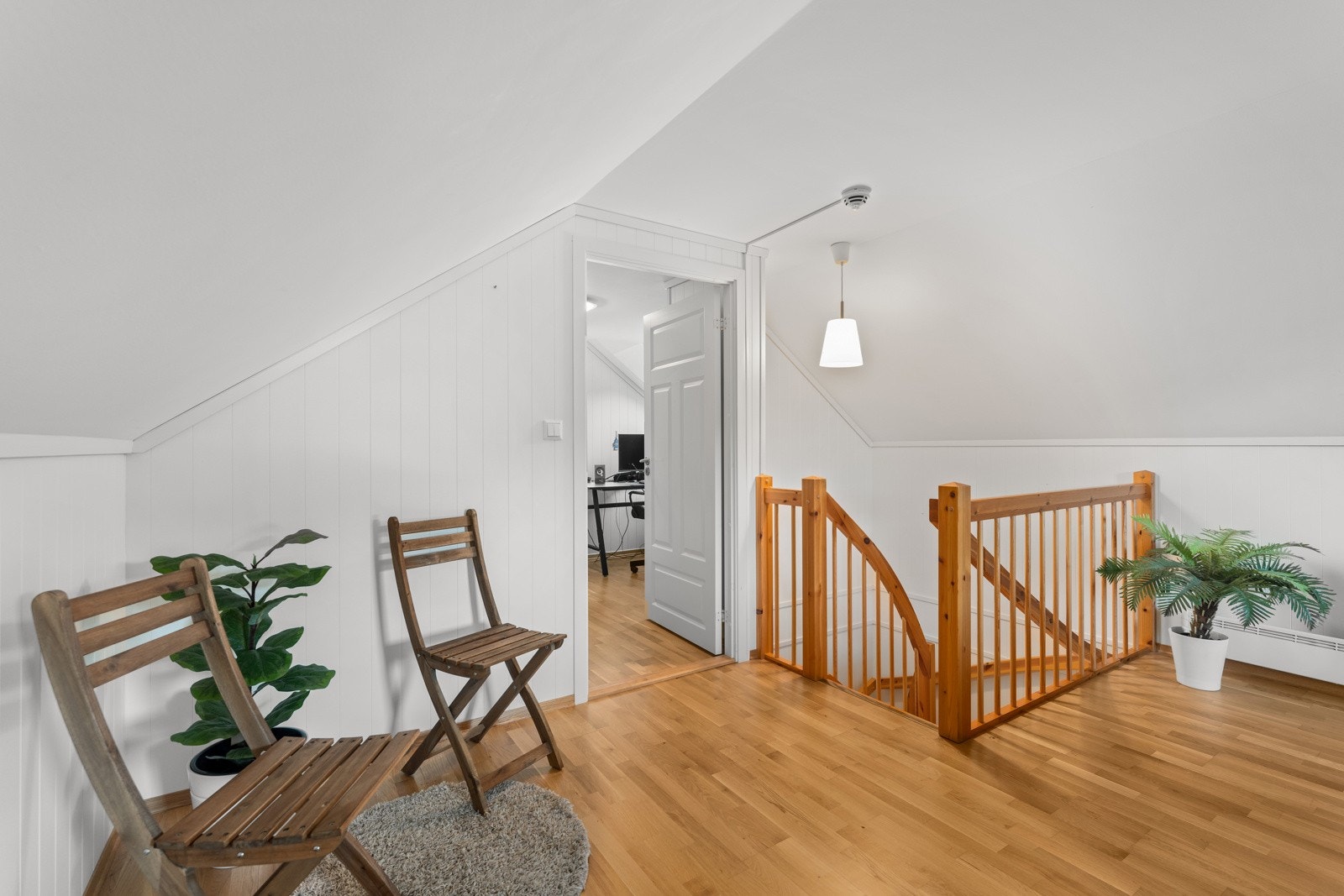 Loftsetasjen består av et soverom og loftstue. Galleribilde