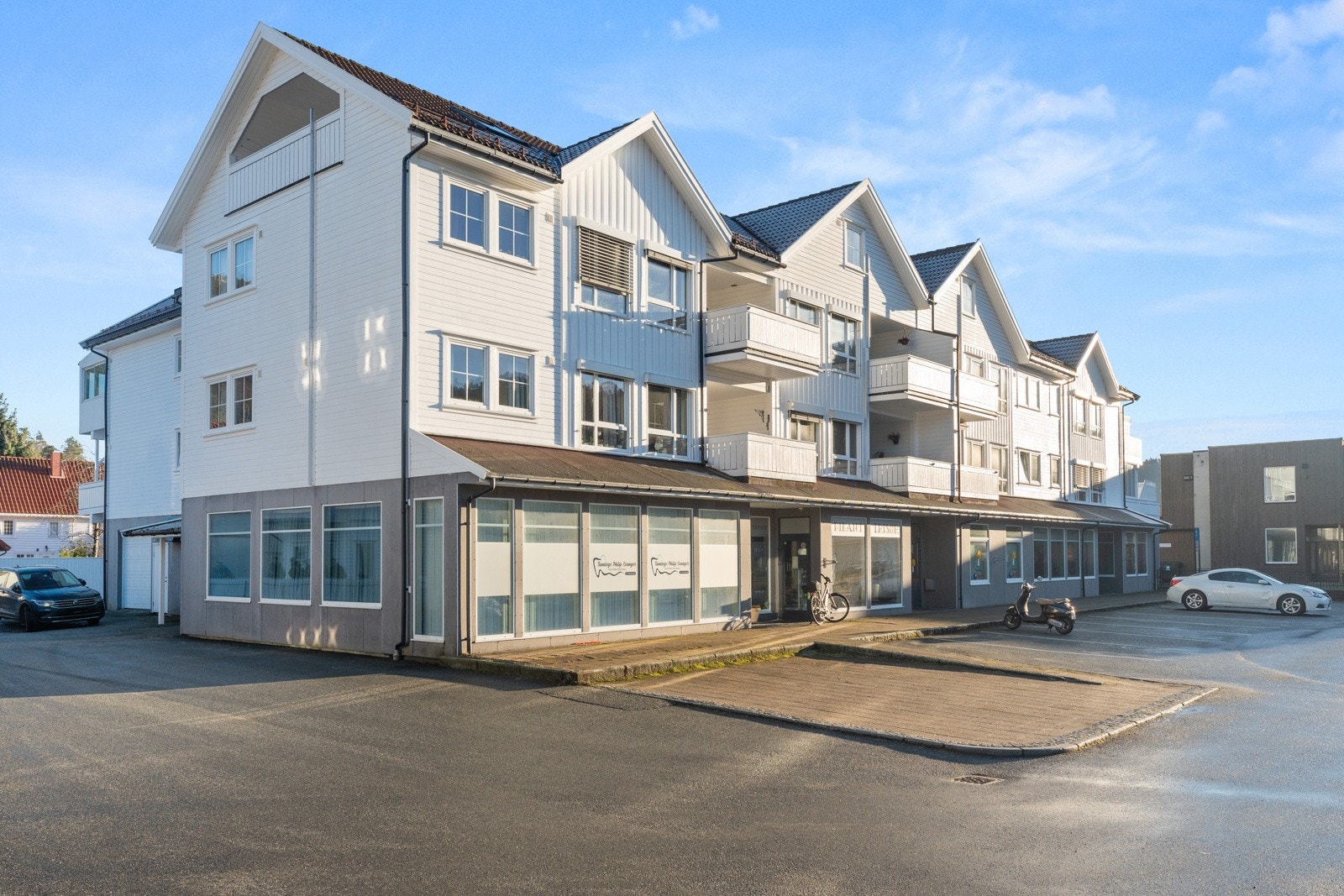 Leiligheten har vestvendt balkong med godt med ettermiddagssol. Galleribilde