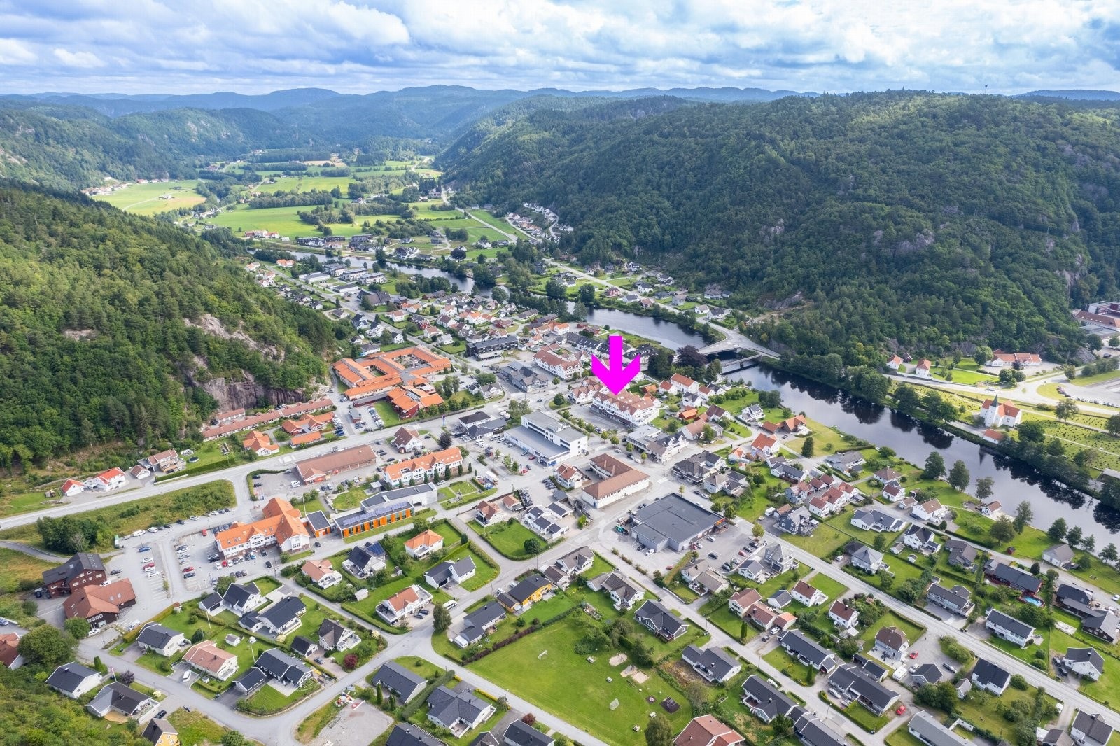 Vigeland er et koselig tettsted ca. 13 min. kjøring vestover fra Mandal by. Galleribilde
