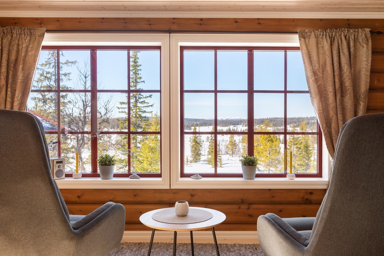 Om det er vakre vinterdager eller solrike sommerdager så er denne eiendommen et godt sted å komme opp til. Galleribilde