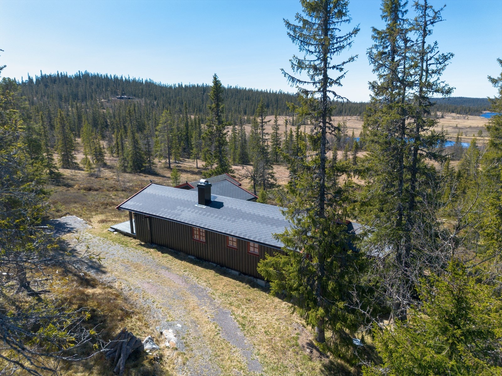 Her kan en nyte roen, stillheten og ikke minst, nydelig utsikt til Reinsjøvatn. Galleribilde