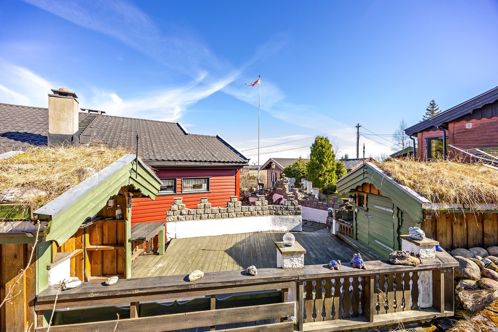 Utsikt mot huset fra et forhøyet perspektiv. Galleribilde