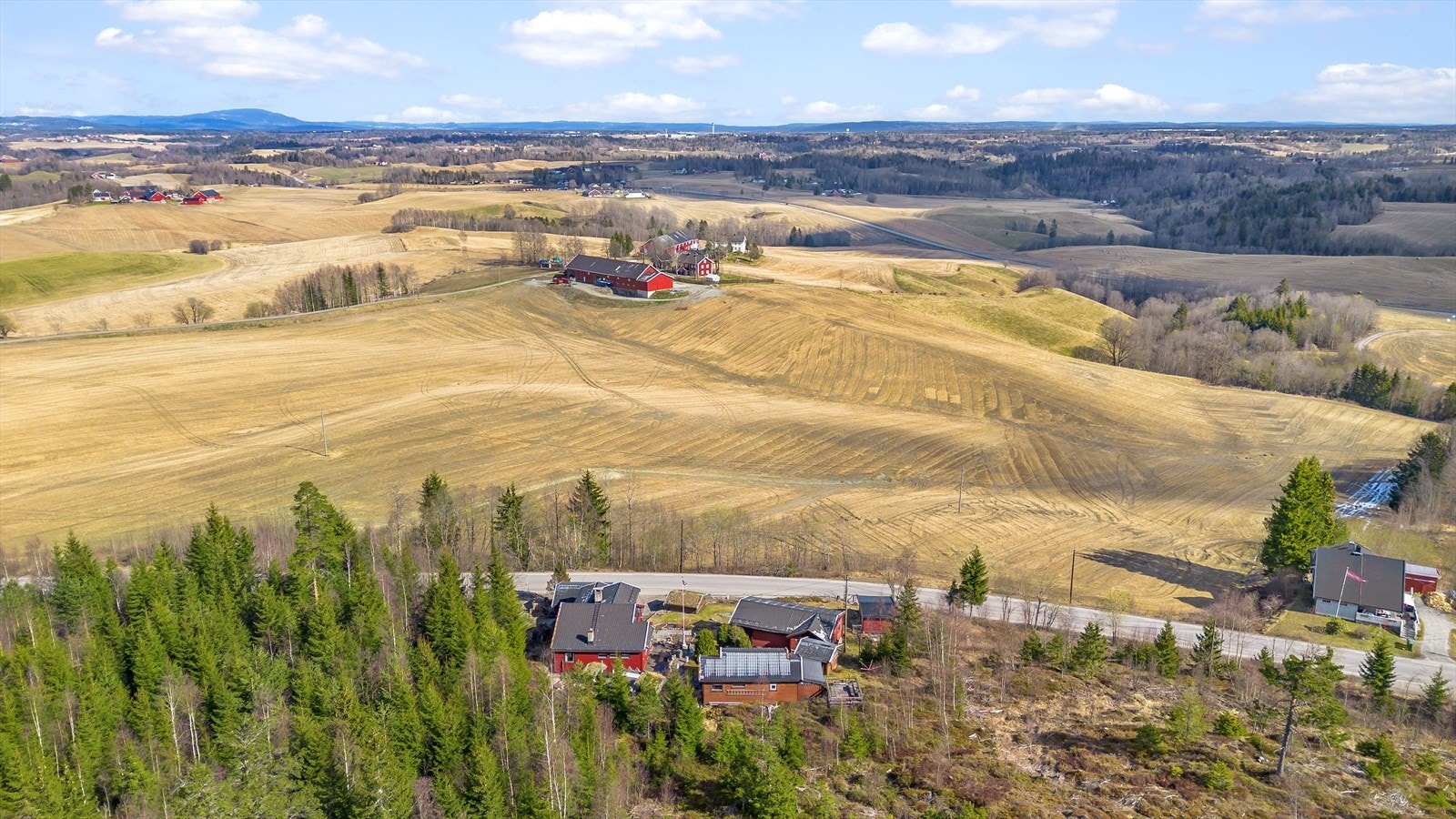 Landlig beliggenhet. Galleribilde