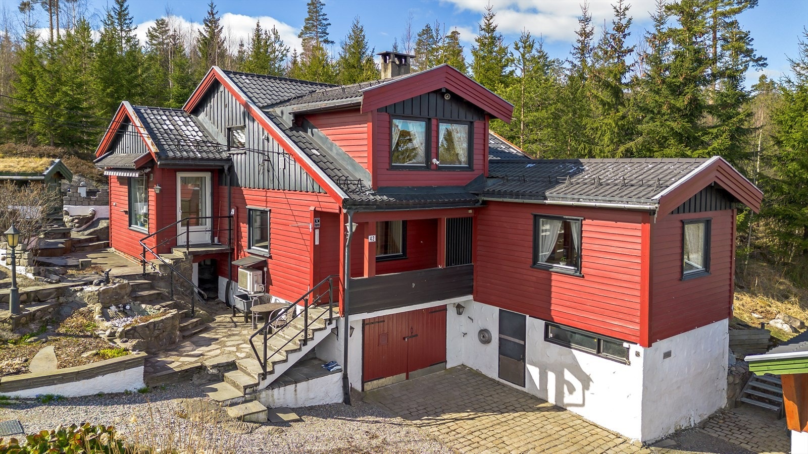 Hovedhuset med tre etasjer Galleribilde