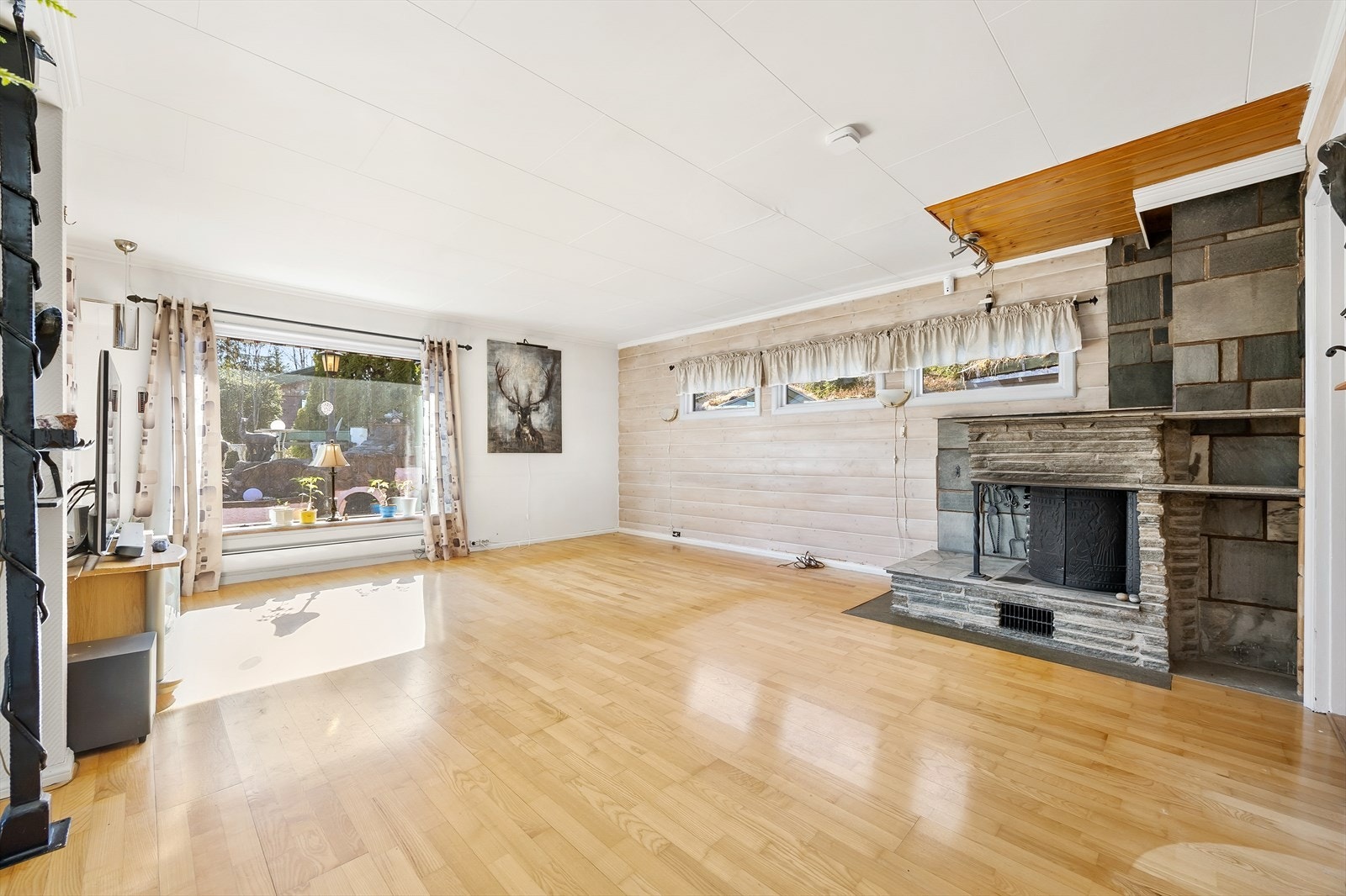 Stuen er har flott peis som gir varme og atmosfære. Galleribilde