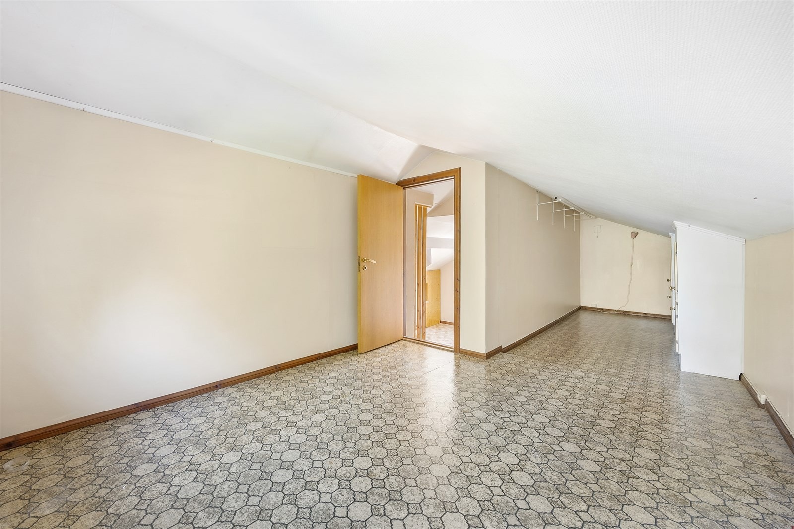 Soverom 3 i loftetasjen med god plass Galleribilde