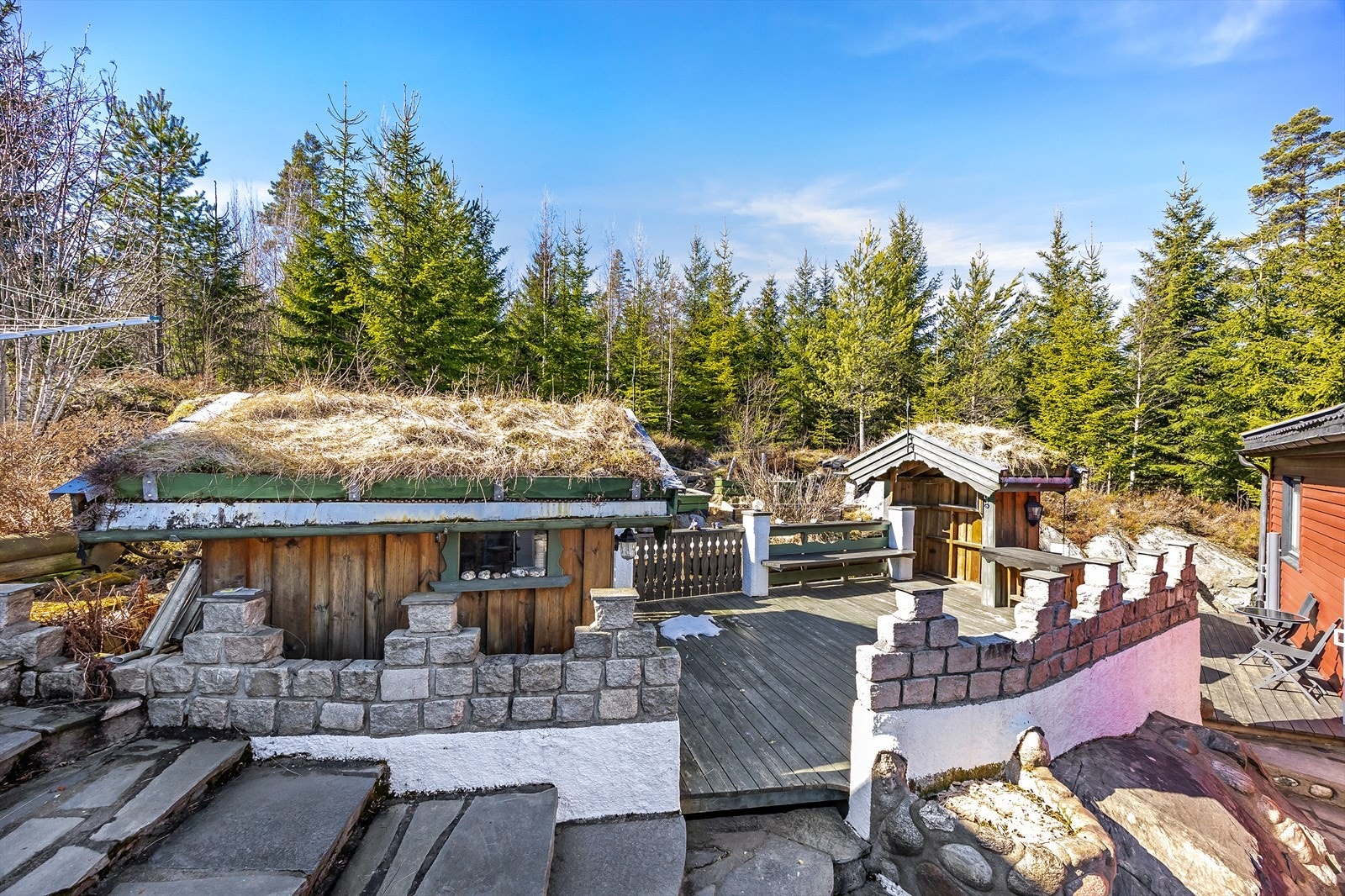 Romslig terrasse med gode oppbevaringsmuligheter Galleribilde