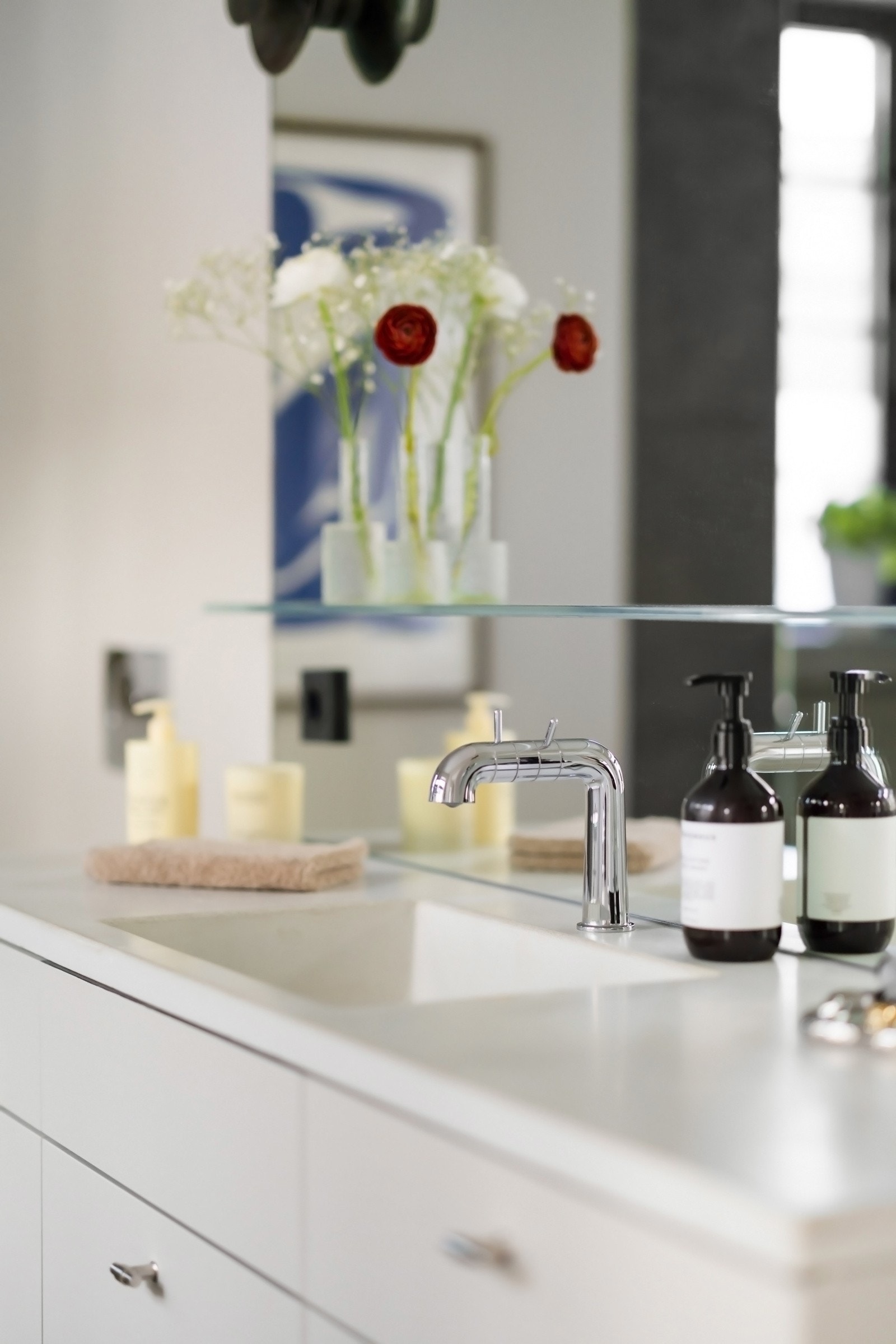 På badet ble membran utbedret i 2020 og overflatene ble også malt opp her i 2025. Galleribilde