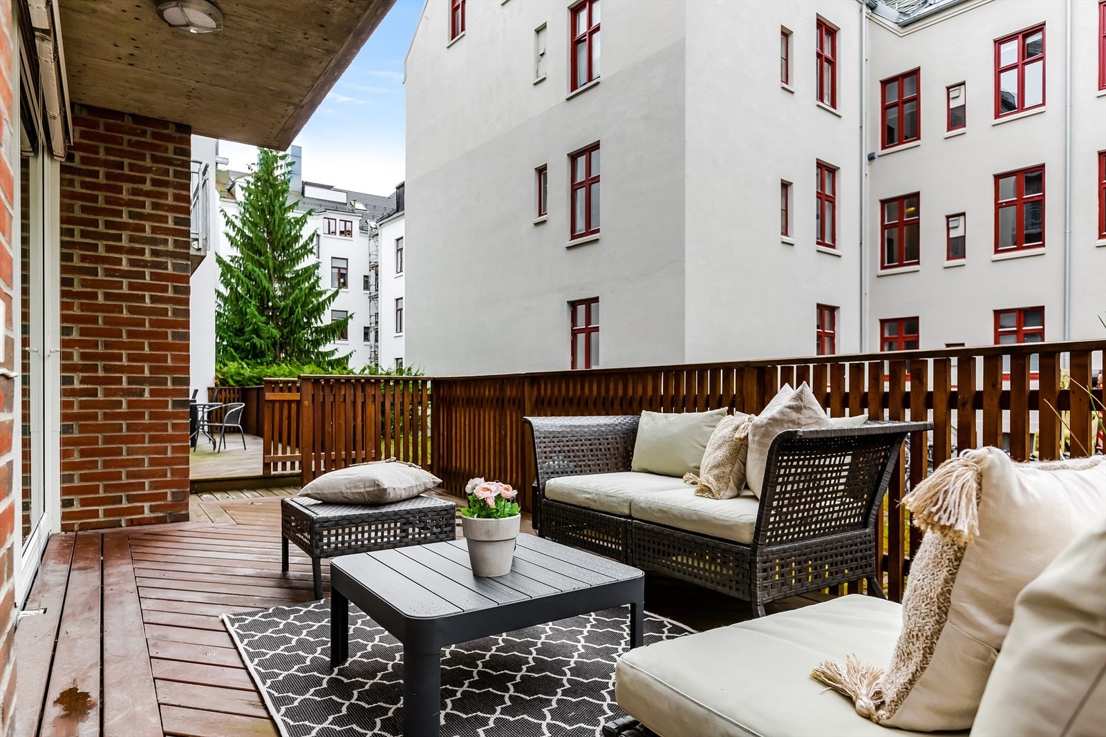 Leiligheten nyter en rekke gode kvaliteter som 18m² terrasse og egen parkeringsplass i kjeller! Galleribilde