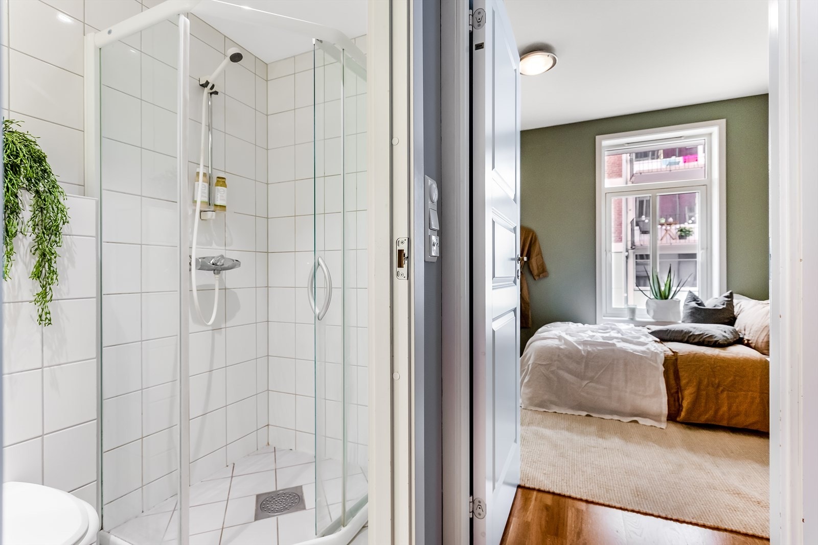 Det er opplegg til vaskemaskin i innvendig bod med adkomst fra stuen. Galleribilde