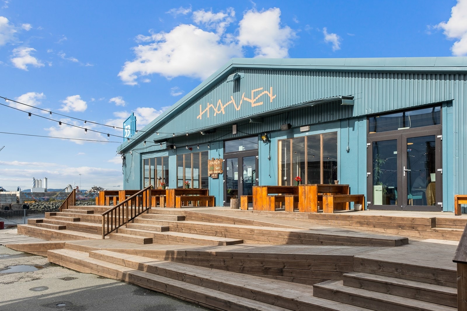 Havet ligger rundt 15 minutter unna og byr på blant annet servering, sauna og flere konserter i løpet av året. Galleribilde