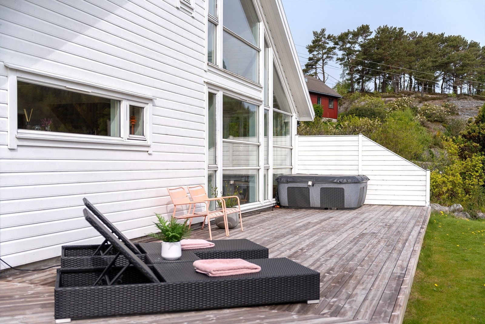 Uteområde byr opptil herlige dager med familie og venner. Galleribilde