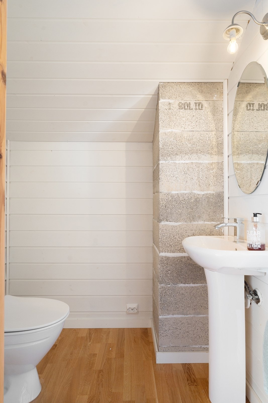 Toalett i loftsetasjen Galleribilde