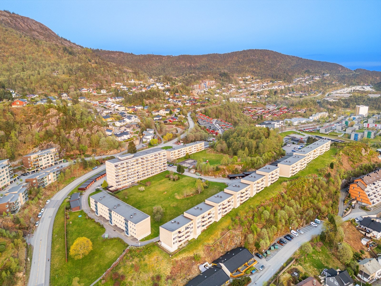 For den turglade er det flere flotte turperler i umiddelbar nærhet. Blant mulighetene kan Løvstakken eller en tur i Kanadaskogen trekkes frem. Galleribilde