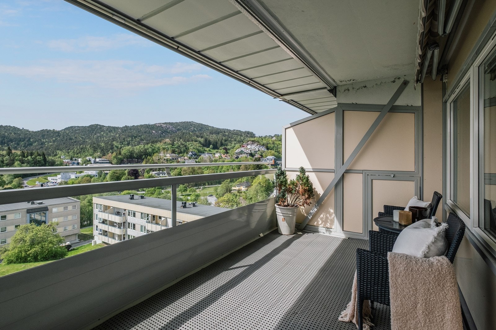 Herfra kan en nyte gode sol- og utsiktsforhold! Galleribilde