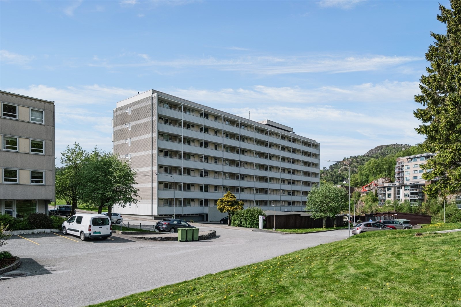 Leiligheten ligger fint til i byggets 6. etasje og har adkomst både via heis og felles trappeoppgang. Galleribilde