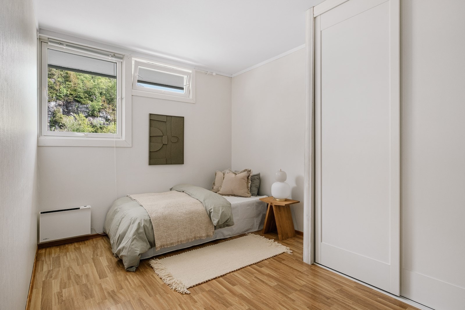 Dette soverommet måler 11,9 m² og har svært gode innredningsmuligheter. Galleribilde
