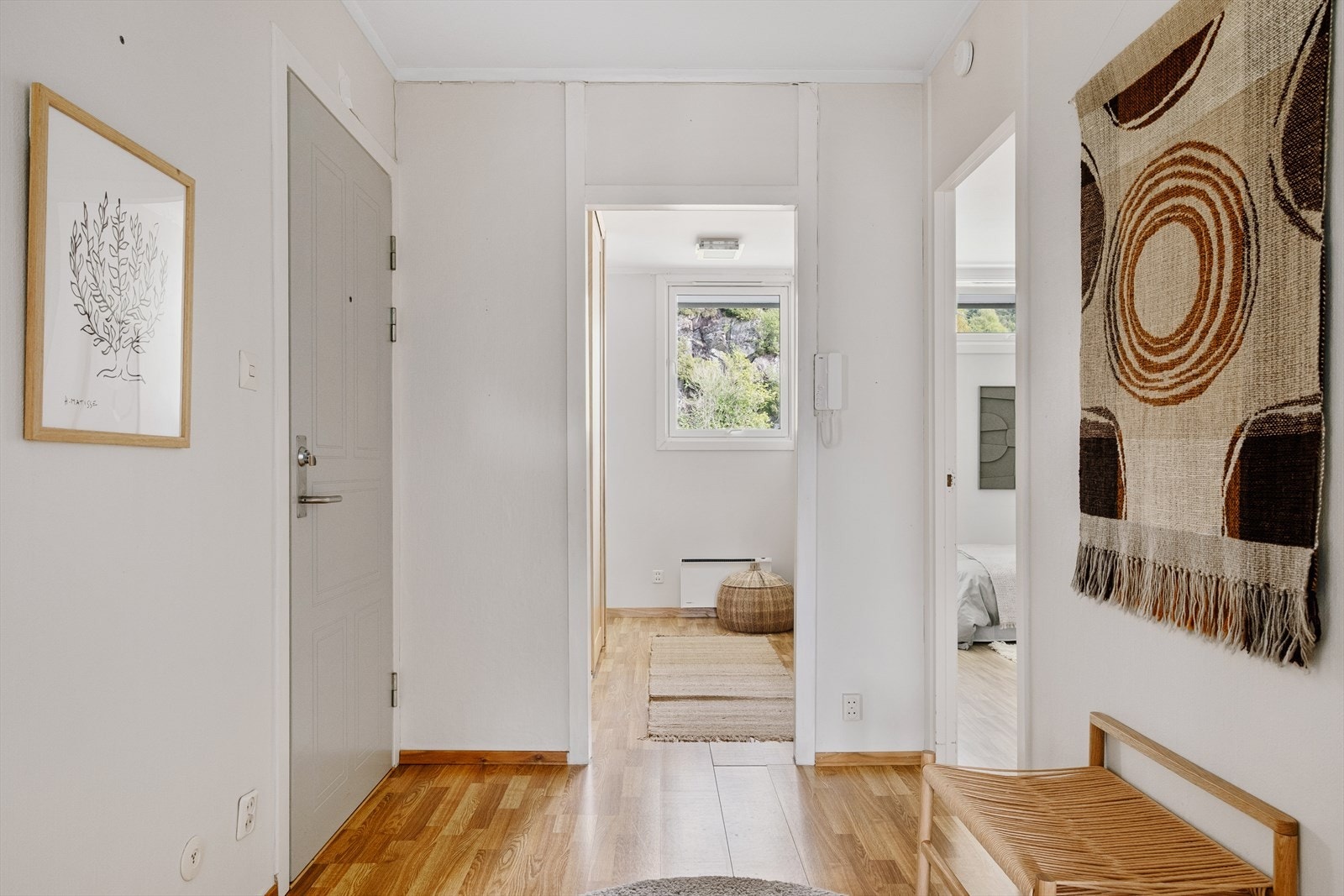 Det siste rommet har adkomst fra gangen. Dette er opprinnelig et soverom, men blir i dag brukt som garderobe. Galleribilde
