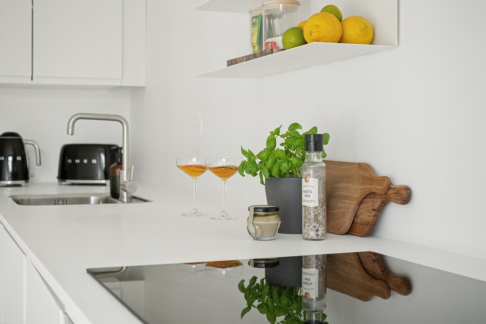 Benkeplate av laminat. Galleribilde
