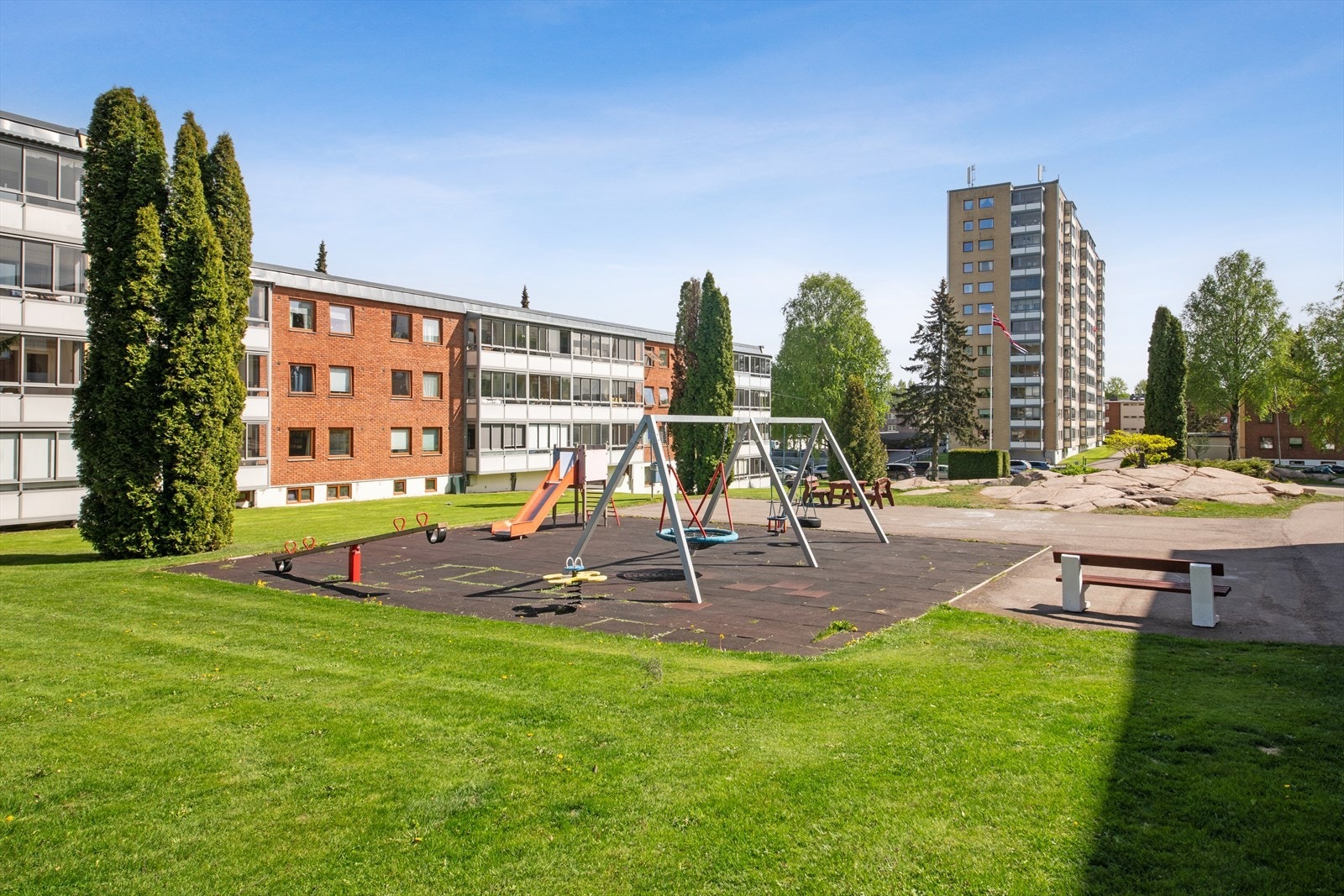 Borettslaget byr på lekeplass for de små. Galleribilde