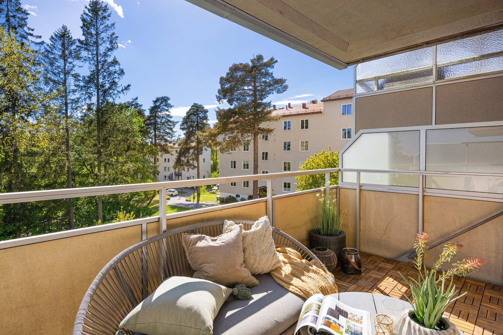 Balkongen er på hele 8 kvm, så her har du god plass til utemøblement. Galleribilde