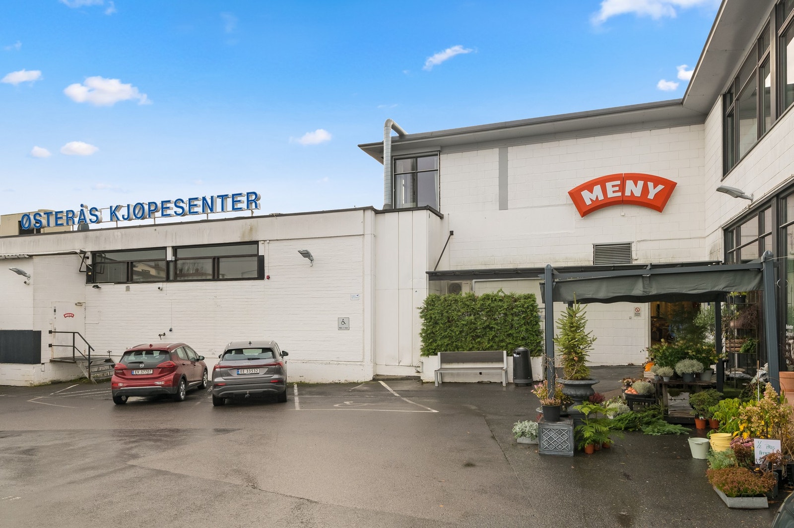 Østerås senter ca. 500 meter fra boligen. Galleribilde