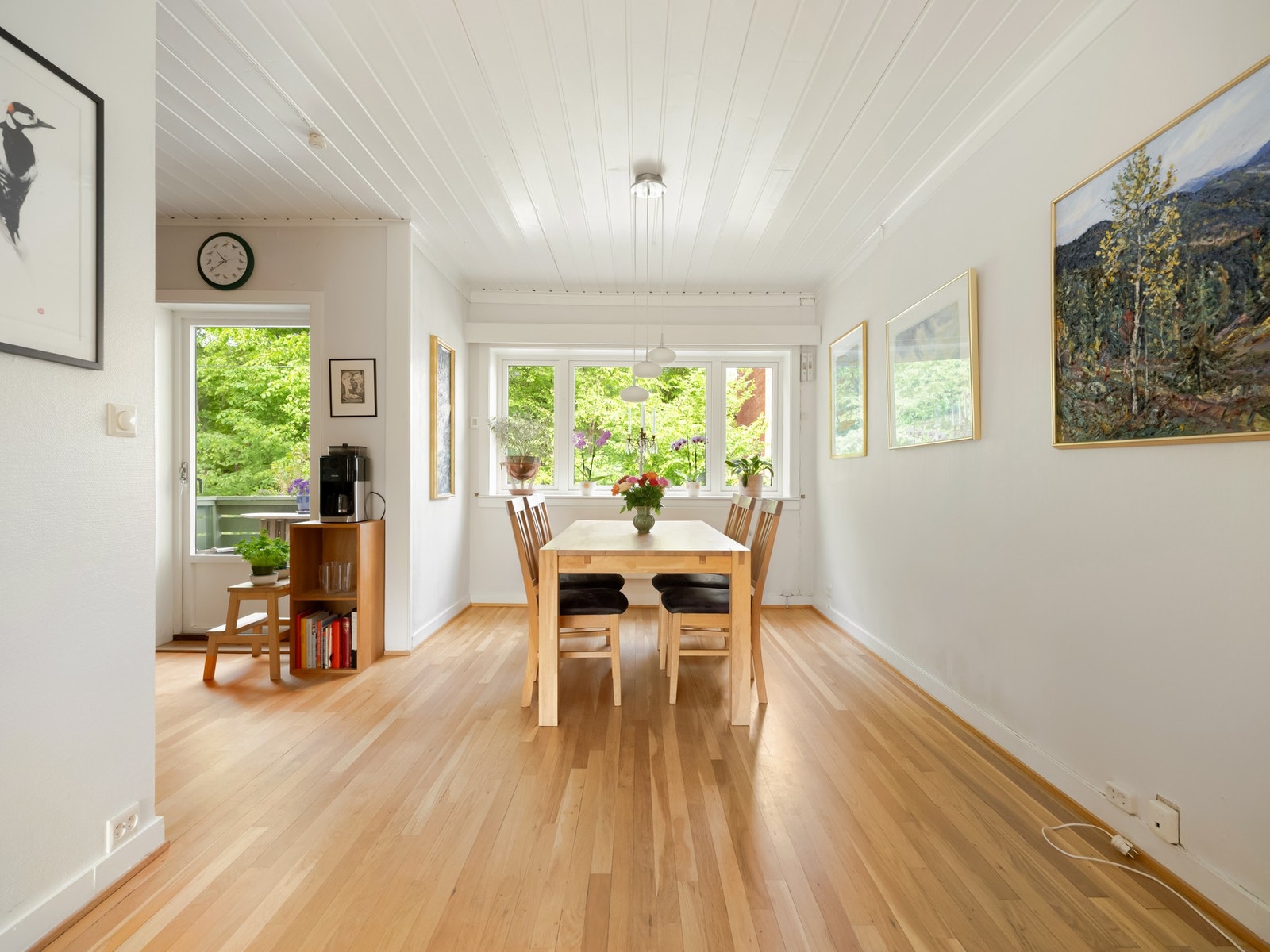 Inne igjen, og nå skal vi inn mot spiseplassen og kjøkkenet. Galleribilde