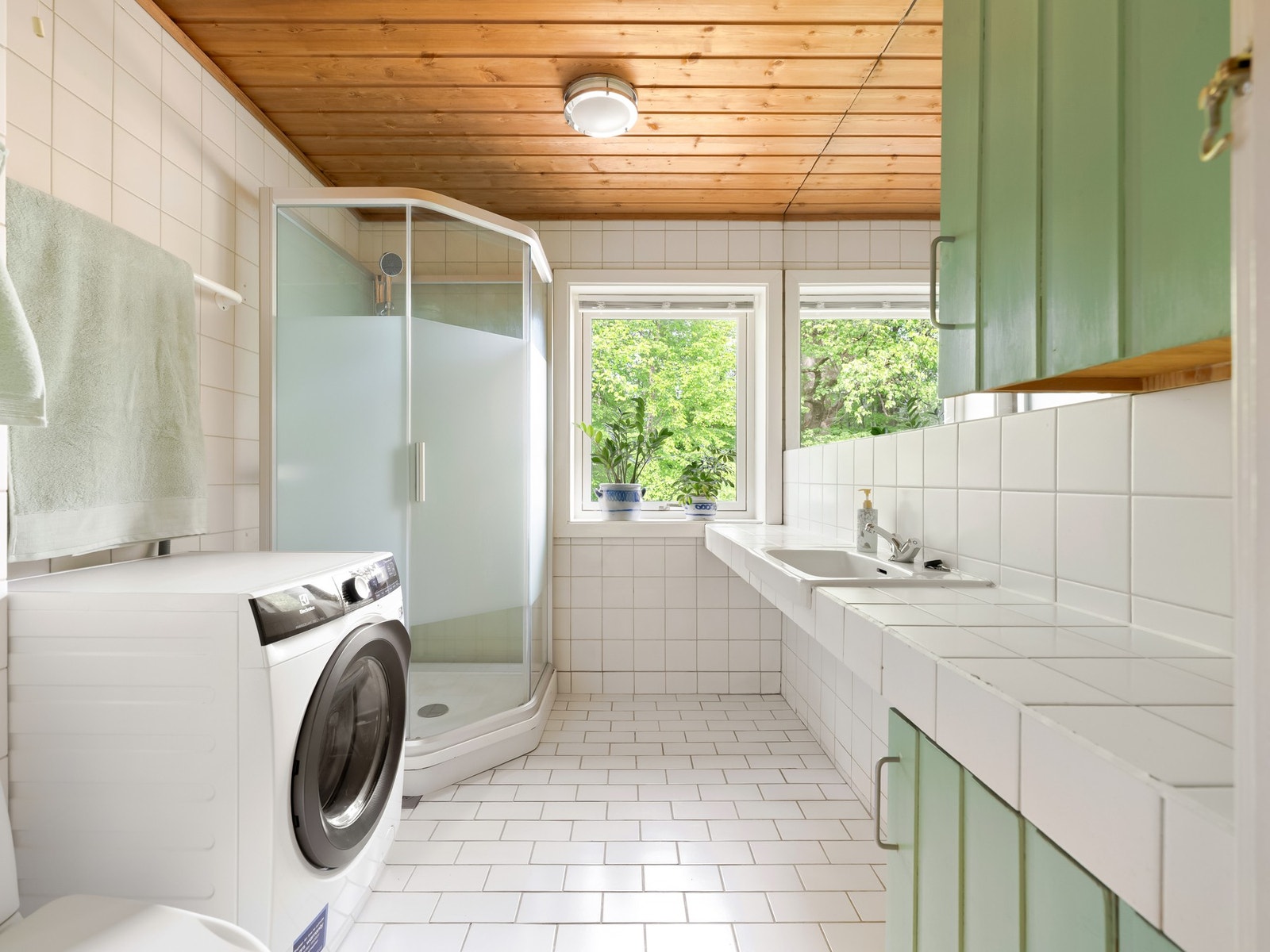 Badet er helt OK, men det er vel lov til å si at dette trenger litt oppgradering. Galleribilde