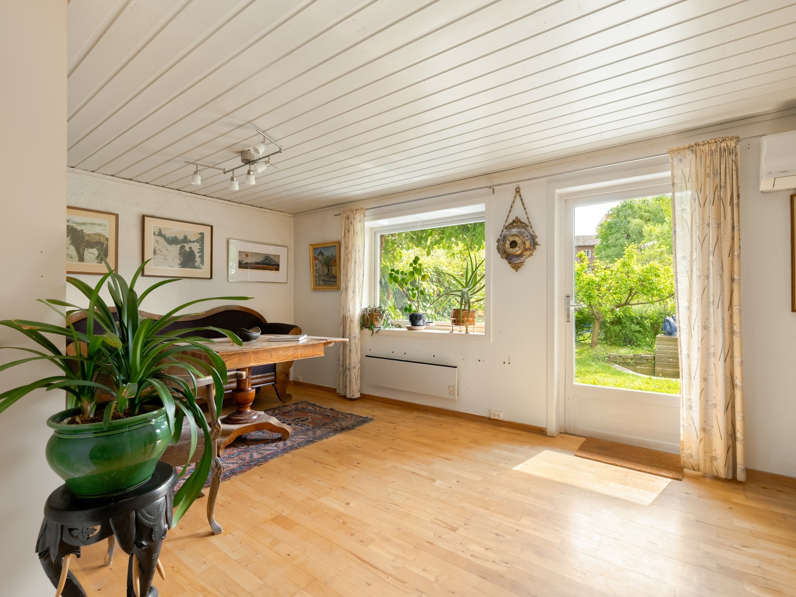 Herfra er også utgangen til hagen. Galleribilde