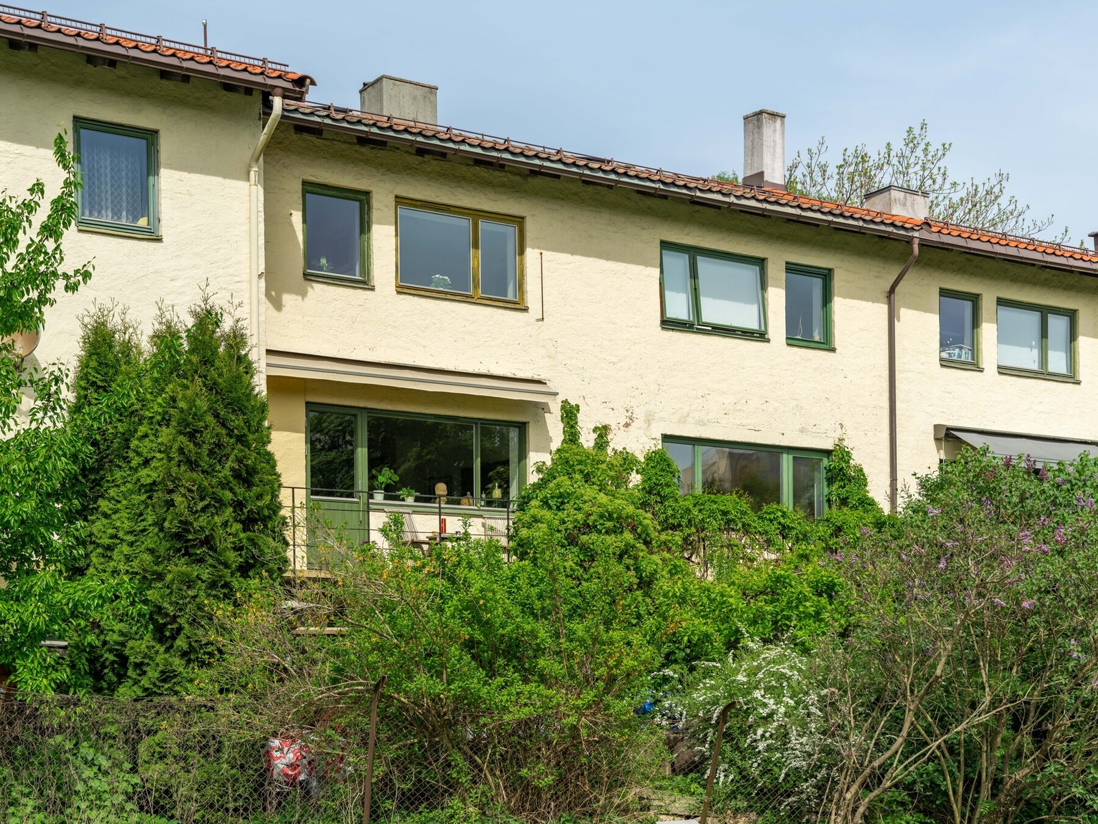 Fasaden på husene er på gul liste. Galleribilde