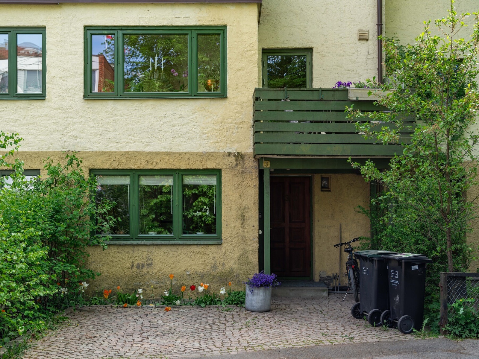 Inngangspartiet sett fra veien. Galleribilde