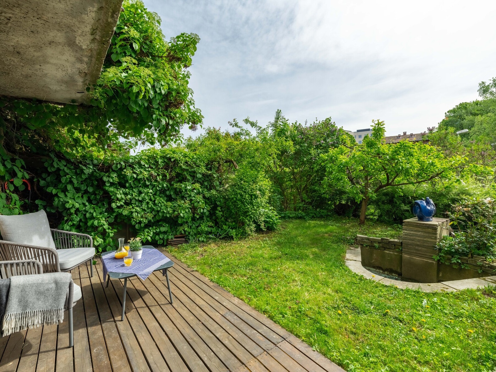 Om sommeren er du helt usjenert her. Og det er jo da man er i hagen også. Galleribilde