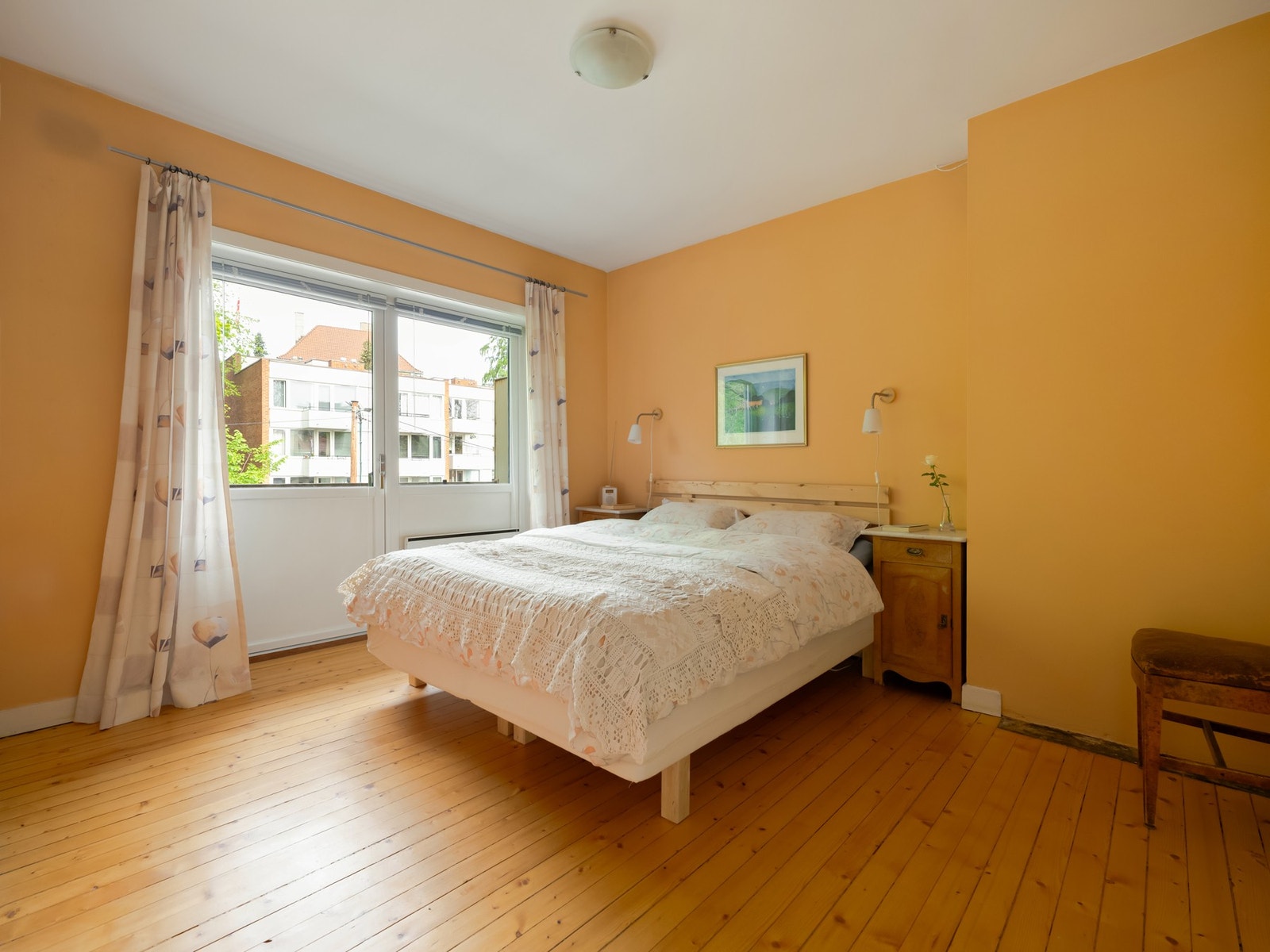 Det andre, store soverommet ligger vendt andre veien. Galleribilde