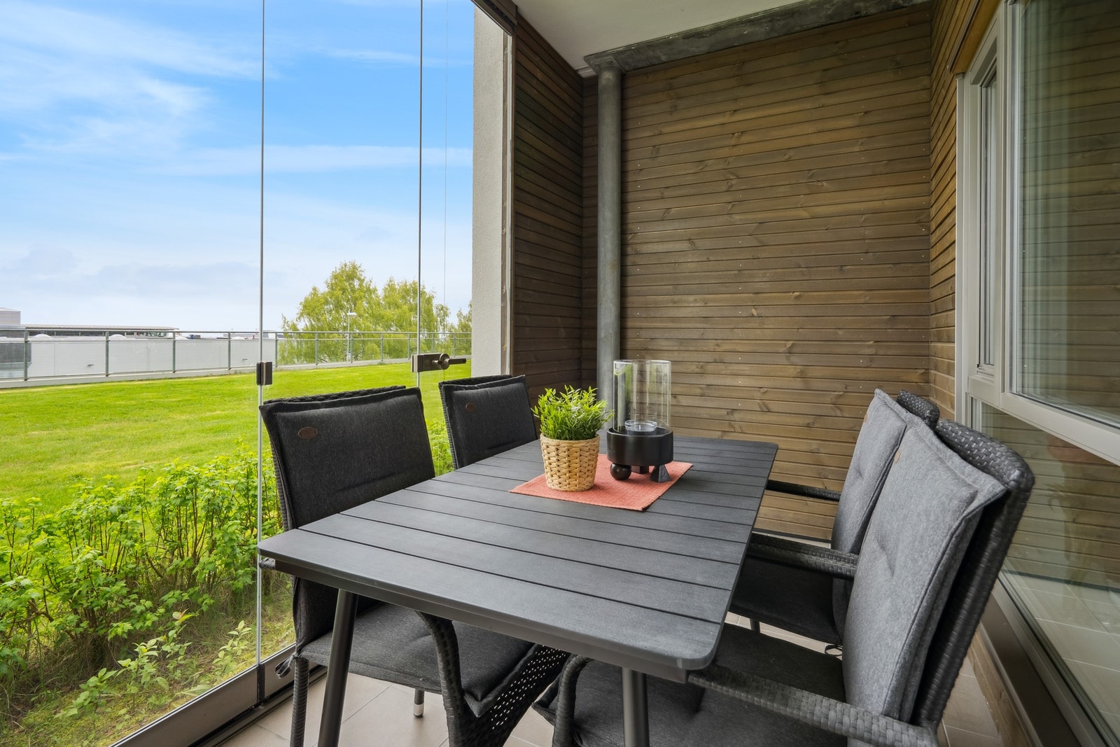 Her kan du enkelt innrede med utemøbler uten at det føles trangt. Galleribilde